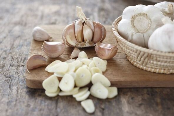 clean parasites with garlic